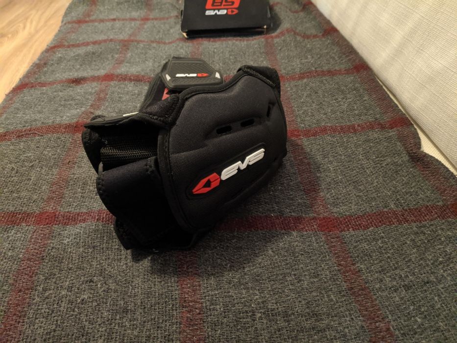 Protectie umar/orteza EVS SB04 Moto,Bike,Enduro,Downhill,MX