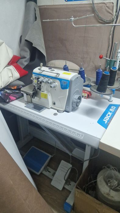 Продам машинку оверлог