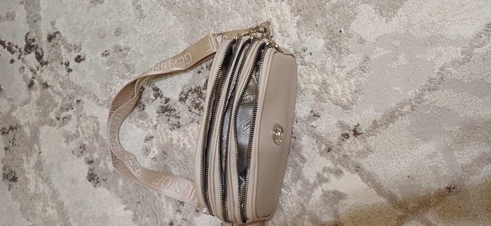 Дамска бежова чанта