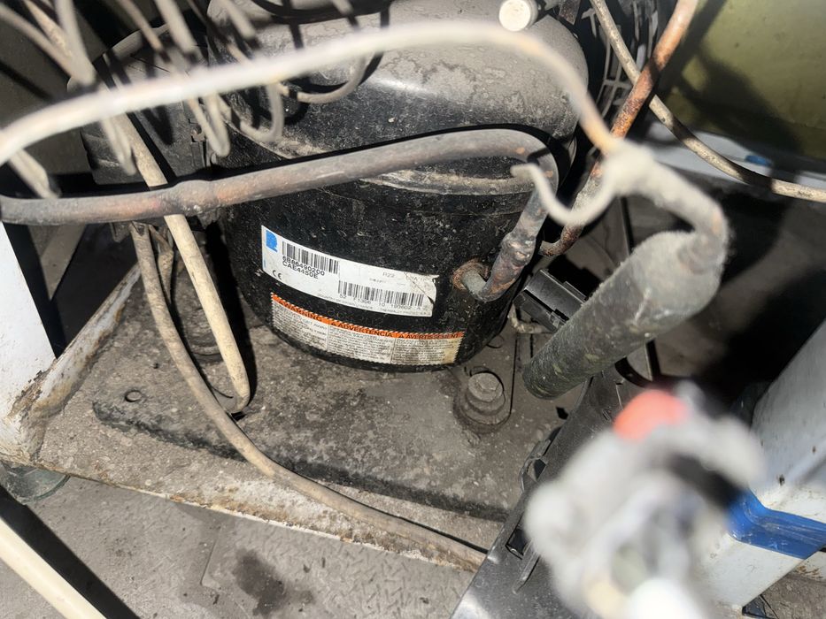 Продам витринный холодильник