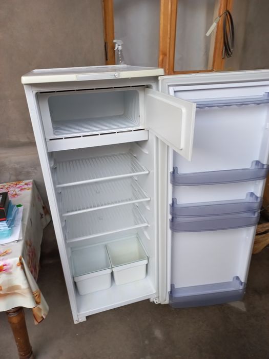 Продаю холодильник у