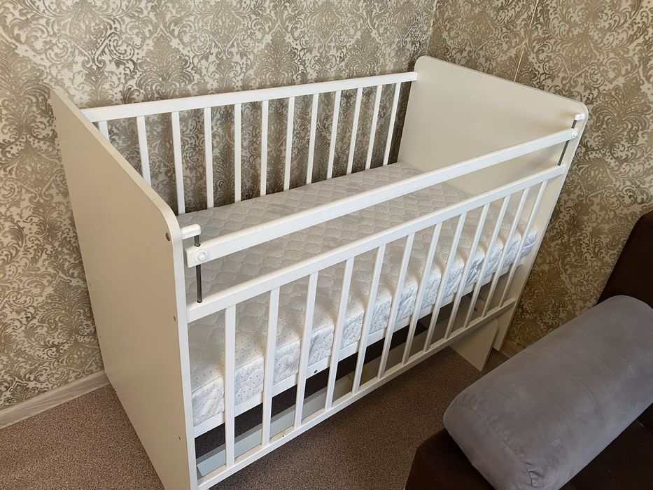 Продам детскую кроватку почти новая