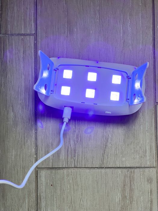 ЧИСТО НОВА UV Мини лампа за сушене на нокти с USB