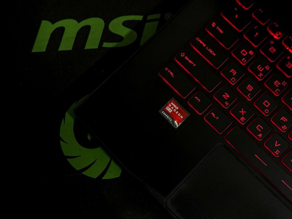 MSI BRAVO 17.3 Gamming kuchli noutbook