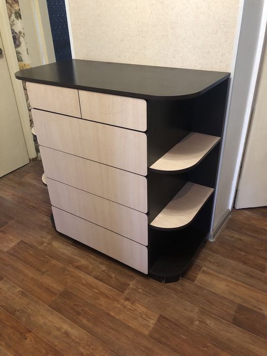 Комод с выдвижными ящиками