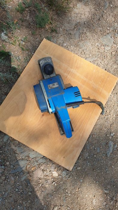 Продам неисправный электрорубанок .