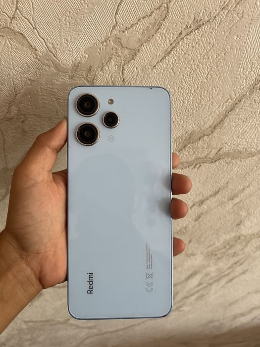 Redmi 12 сини свет