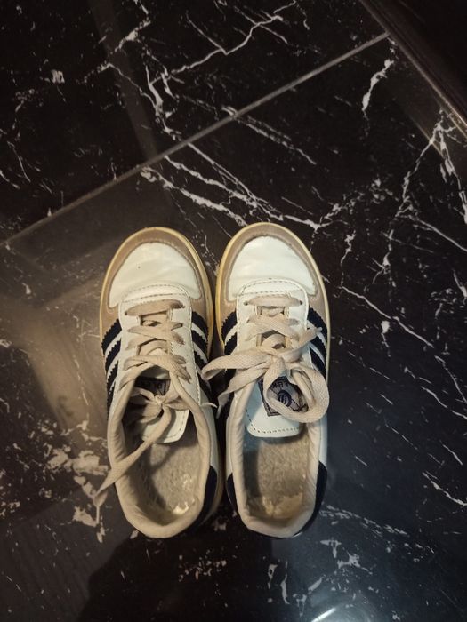 Обувь детскую продам