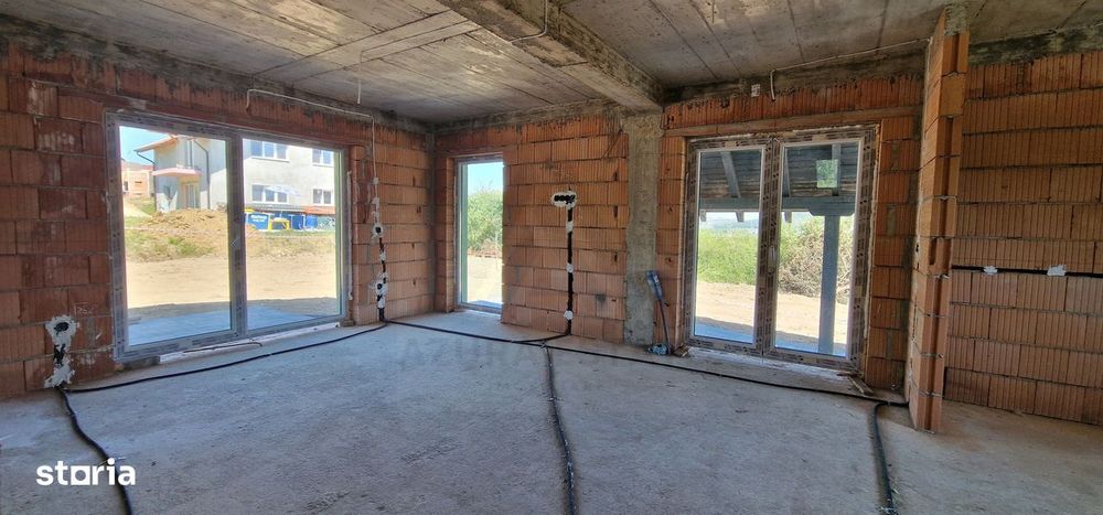 Casa individuala 5 camere teren 504 mp interior alb carport Selimbar