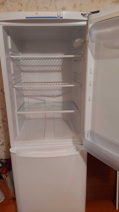 Продам холодильник индезит
