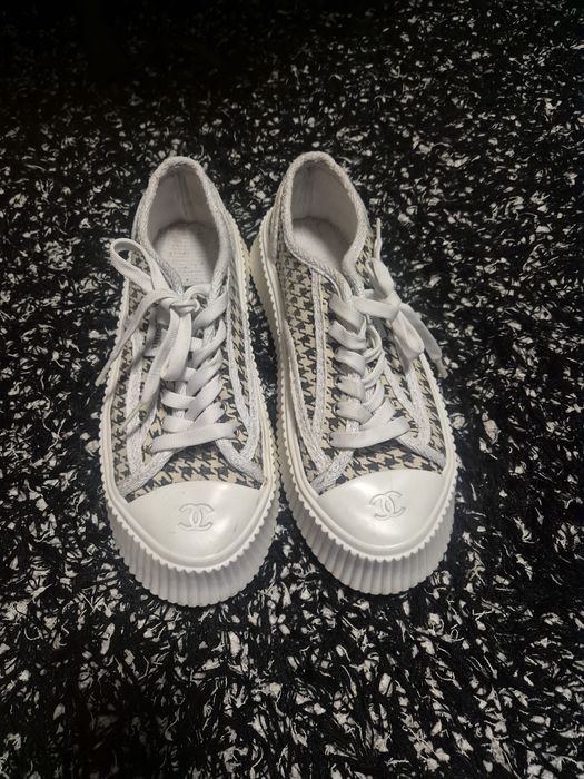 Moschino чехли N41 и Chanel N40 сникърси