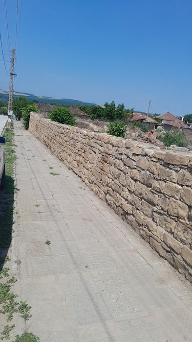 Продава имот1250кв м и изба 24кв