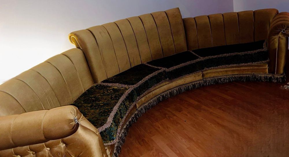 Диван большой ..