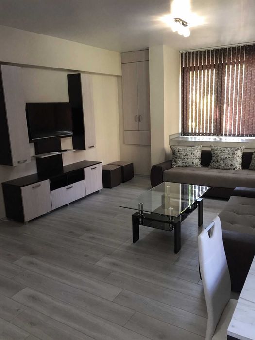Дава се под наем Тристаен апартамент в Пловдив, Център - 100 кв.м за 300 € - Снимка #1