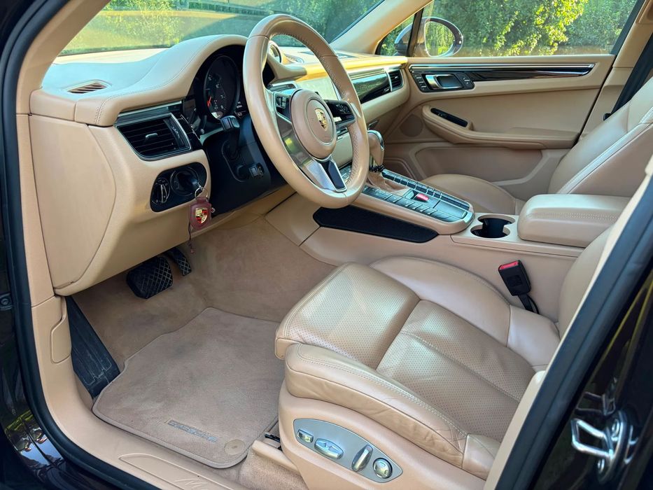 Porsche Macan Masina