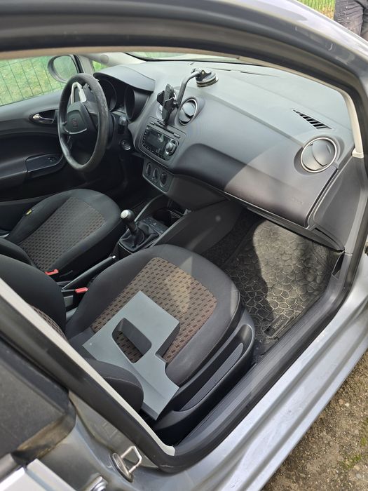 Dezmembrez seat ibiza 1.4 tdi 2010