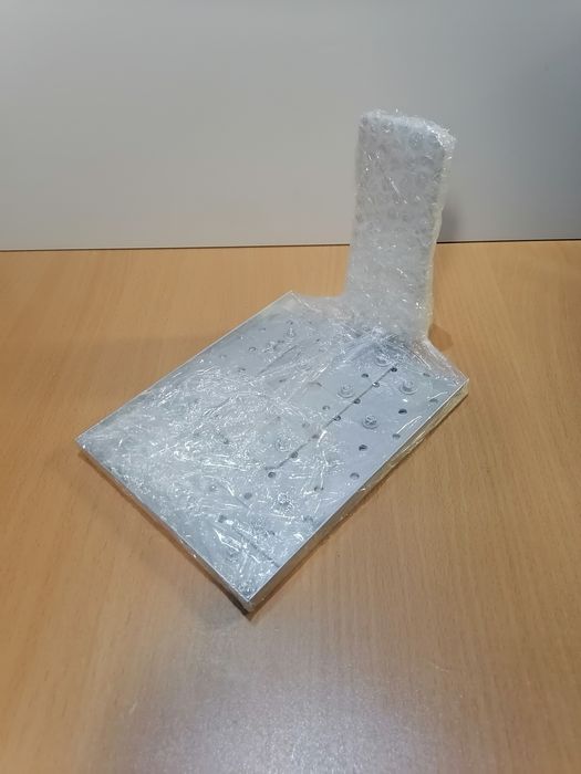 Стойка за музикална система.