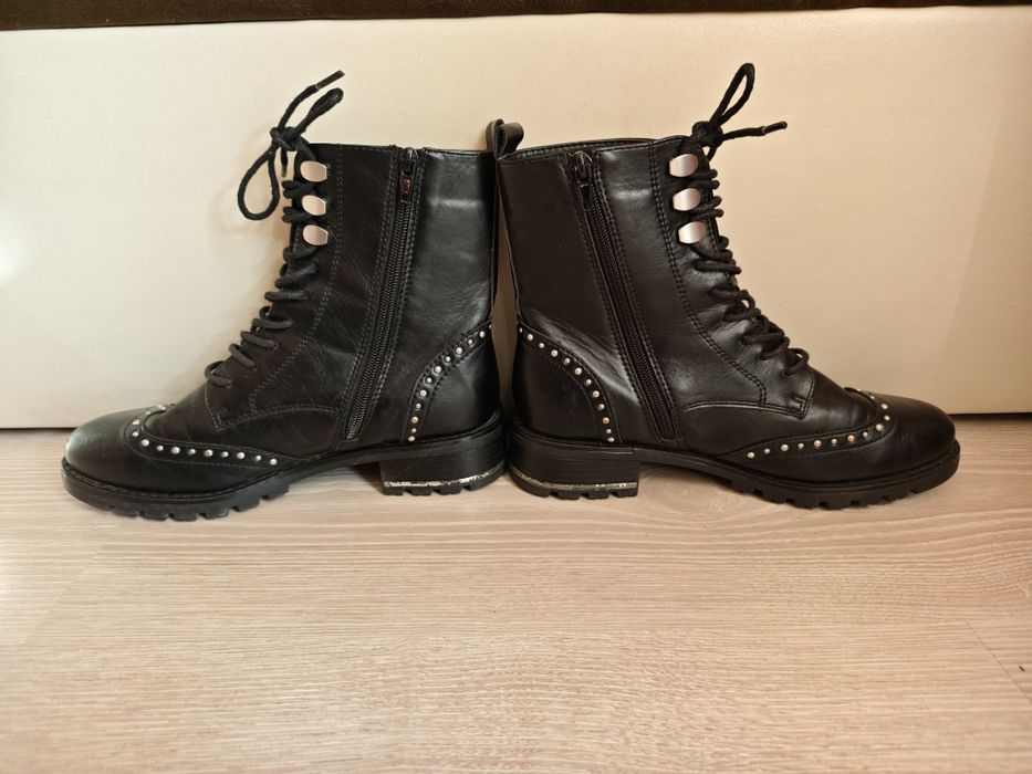 Елегантни дамски боти