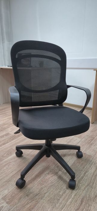 Стулья офисные .