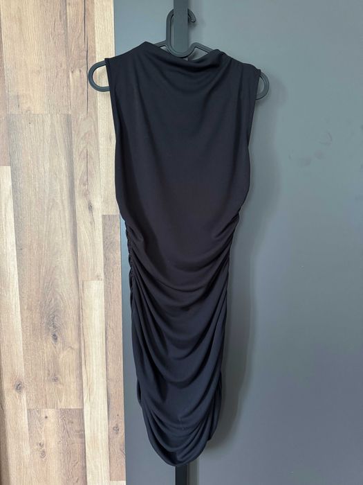 Къса черна рокля, М номер, H&M