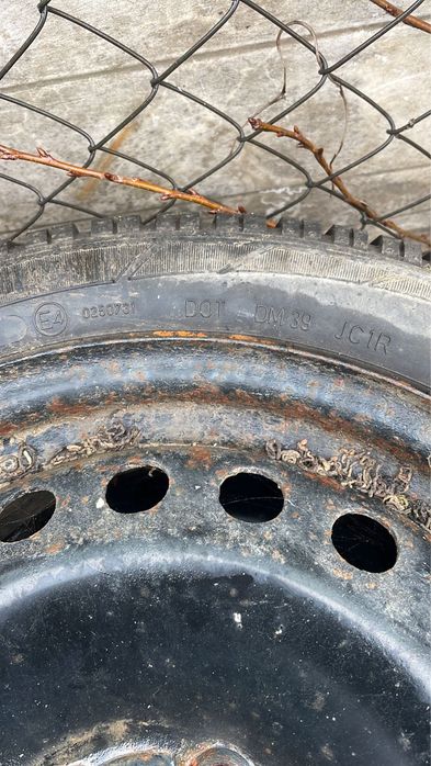 Vand jante cu cauciucuri pentru Ford