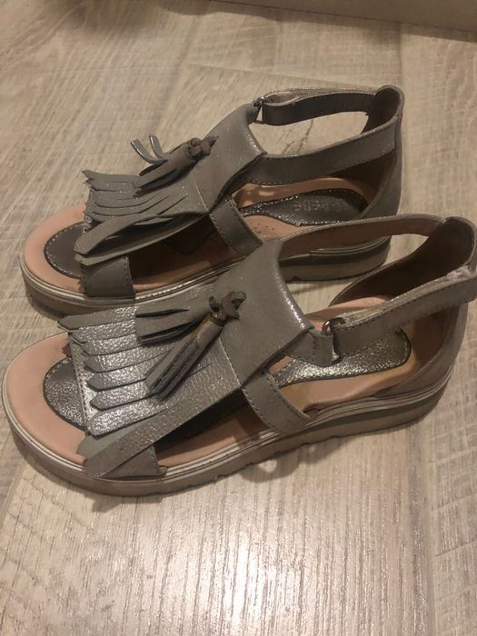 Сандали на девочку