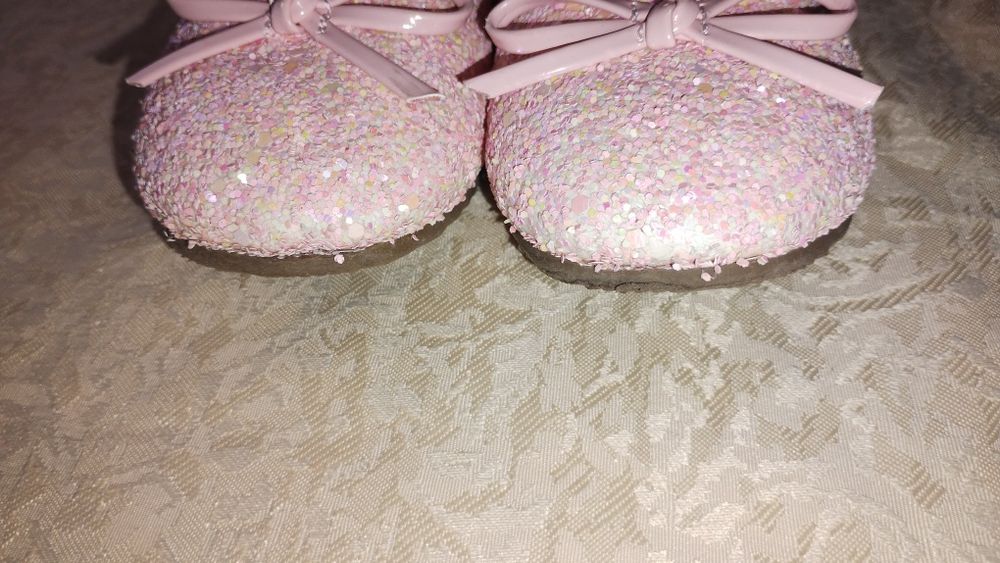 Розови детски обувки