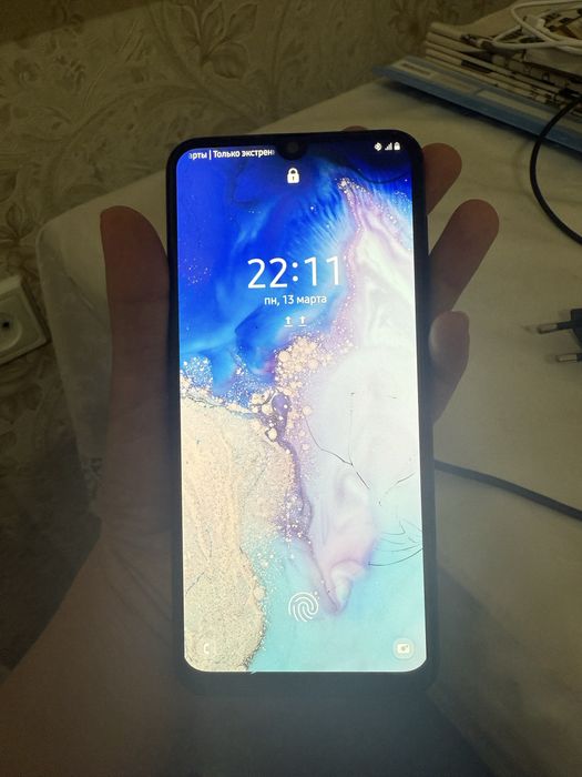 Самсунг А50, есть коробка и документы, зарядное устройства