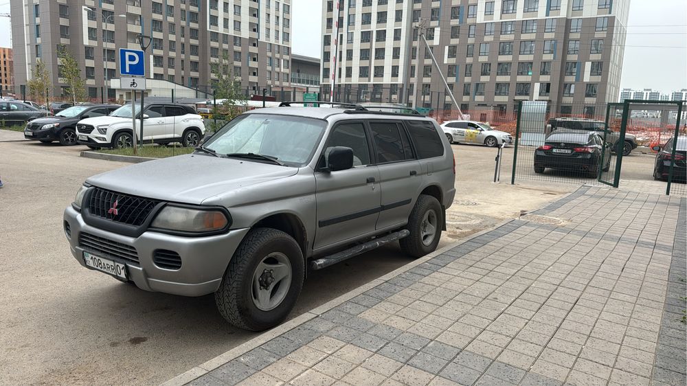 Продам автомобиль монтеро сопрт