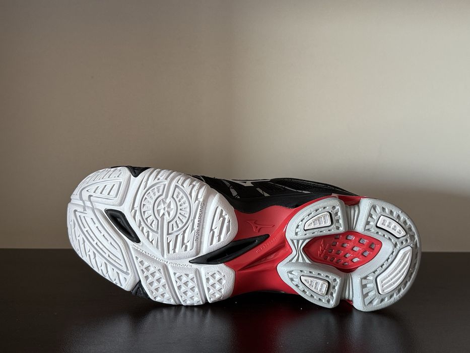 Mizuno Wave Voltage 38номер 24см Стелка Нови с Кутия