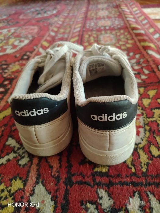 Adidas kanpaniyasidan chiqgan razmeri 37-38  y