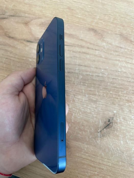 Продам iPhone 12 в отличном состоянии