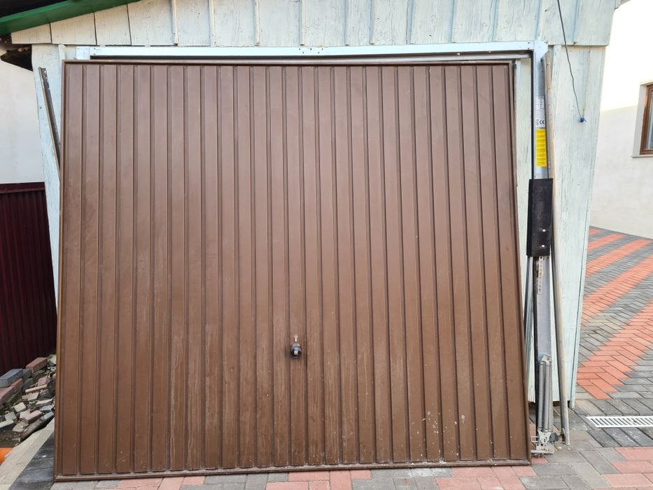 Poarta garaj basculanta