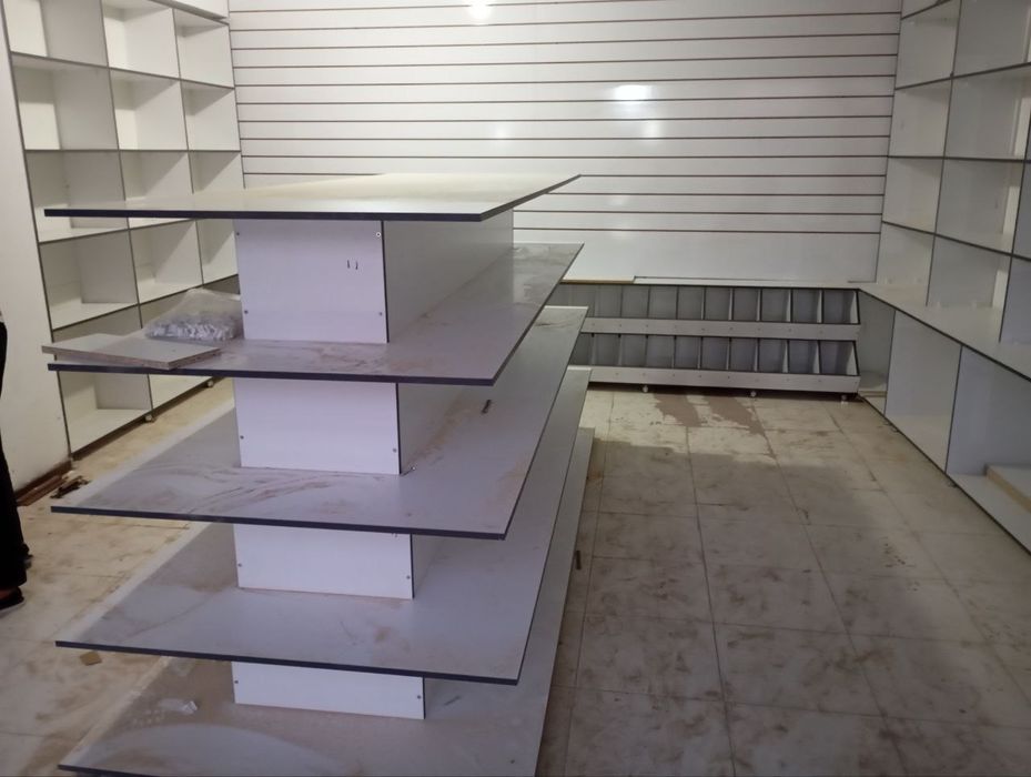 Doʻkonlar uchun  poʻlka vitirina stelajlar