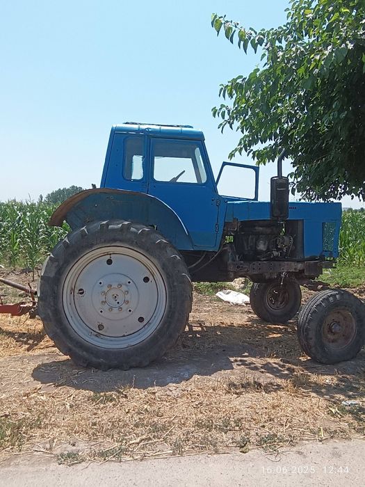 Traktor sotiladi