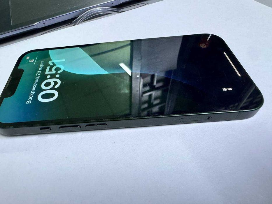 Apple iPhone 13 256 GB (Есик) ЛОТ 938016