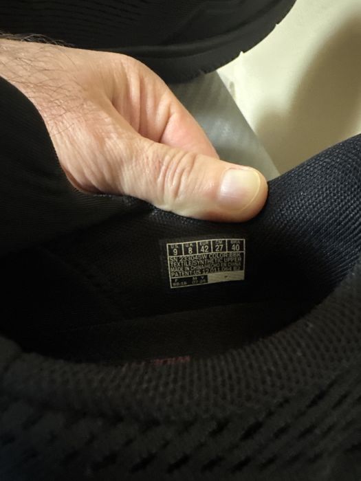 Продаю кроссовки skechers оригинал.