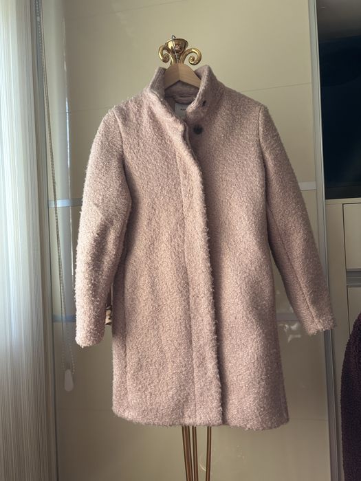 Палто в цвят пепел от рози.Размер С,но е уголемено и става по-скоро за