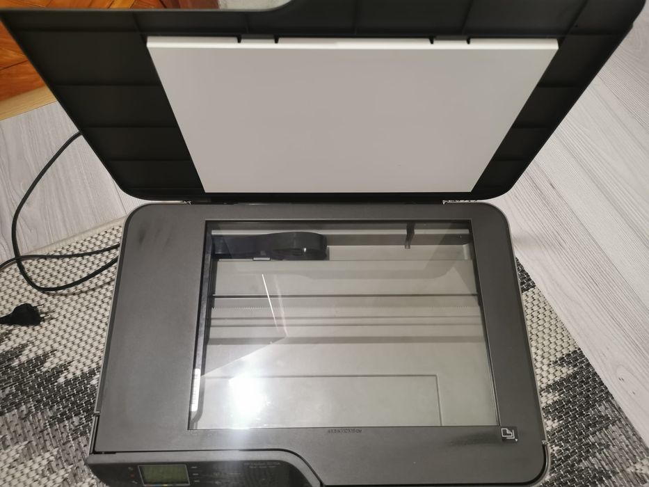 Vând imprimanta HP Deskjet 3070A