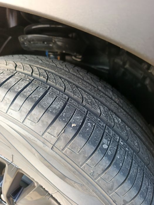 Tracker R16 black piano