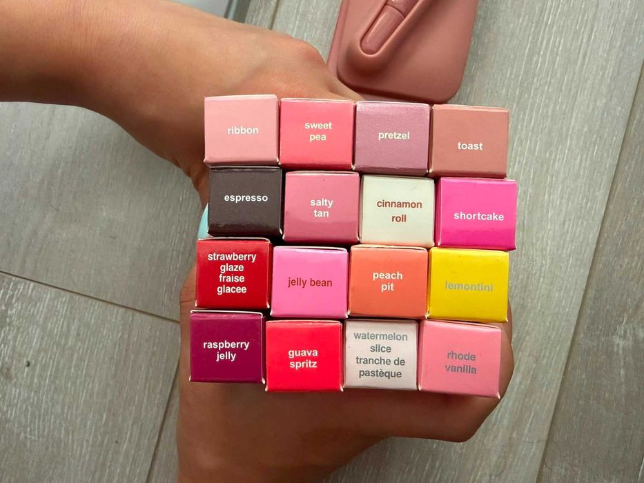 Set Rhode: Snap-on Lip Case MagSafe + Balsam de buze Peptide Lip Tint