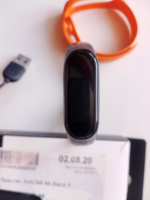 Продаю Mi Band 4