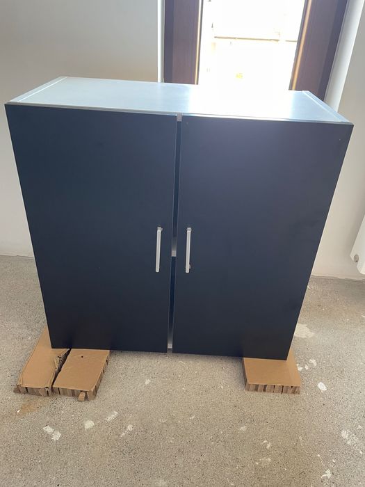 Corp mobilă suspendabil