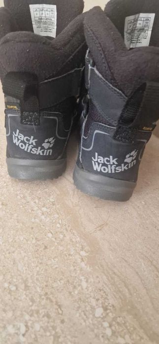 Зимни обувки jack wolfskin  номер 27 като нови
