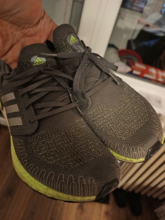 vând adidași Nr 43