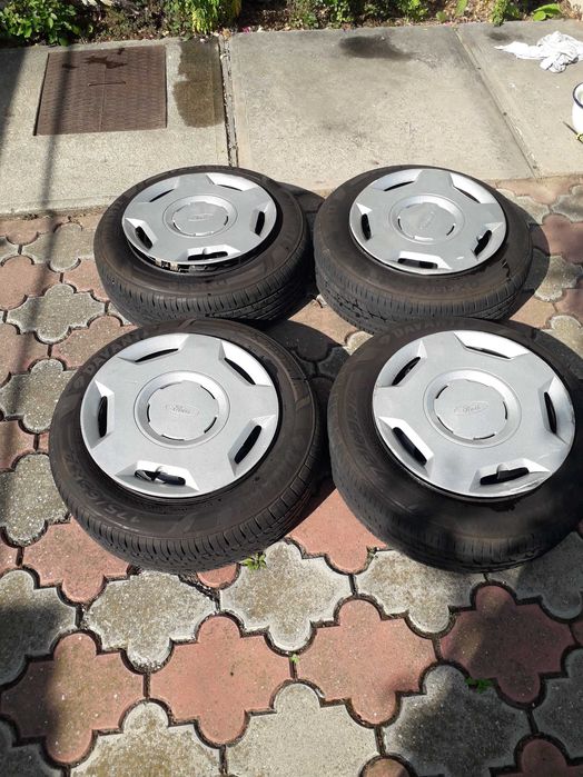 De vanzare 4 Anvelope 175/65R14 + jenti de tabla+ capace Brasov