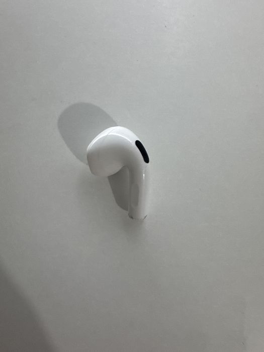 Airpods 4 Левый наушник