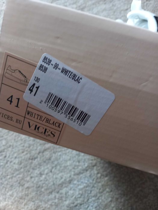 Vand pantofi sport noi