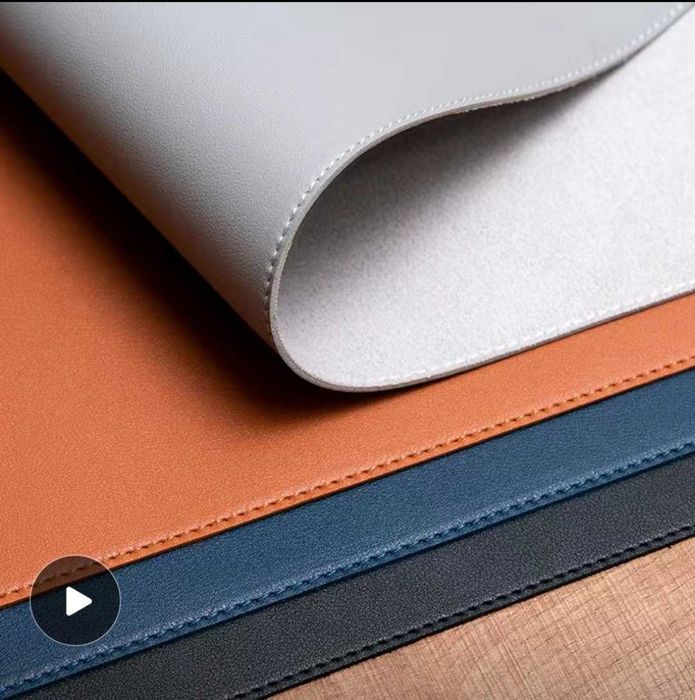 Стильный коврик для рабочего стола