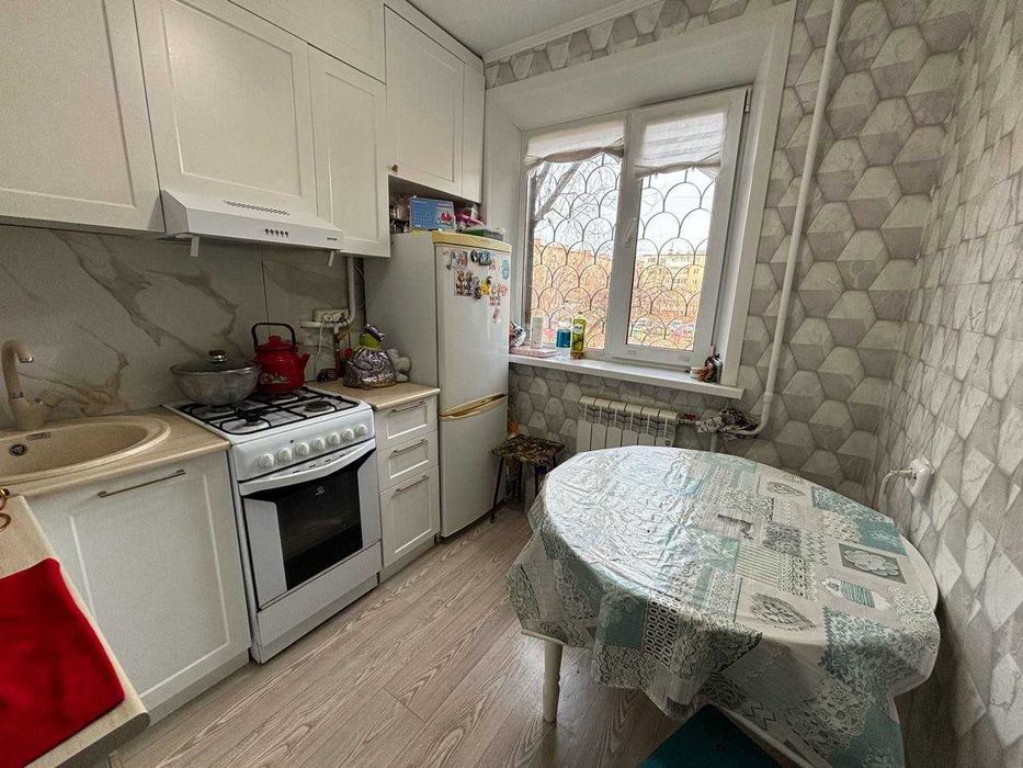 Продается 3-комнатная квартира в 9 микрорайоне.